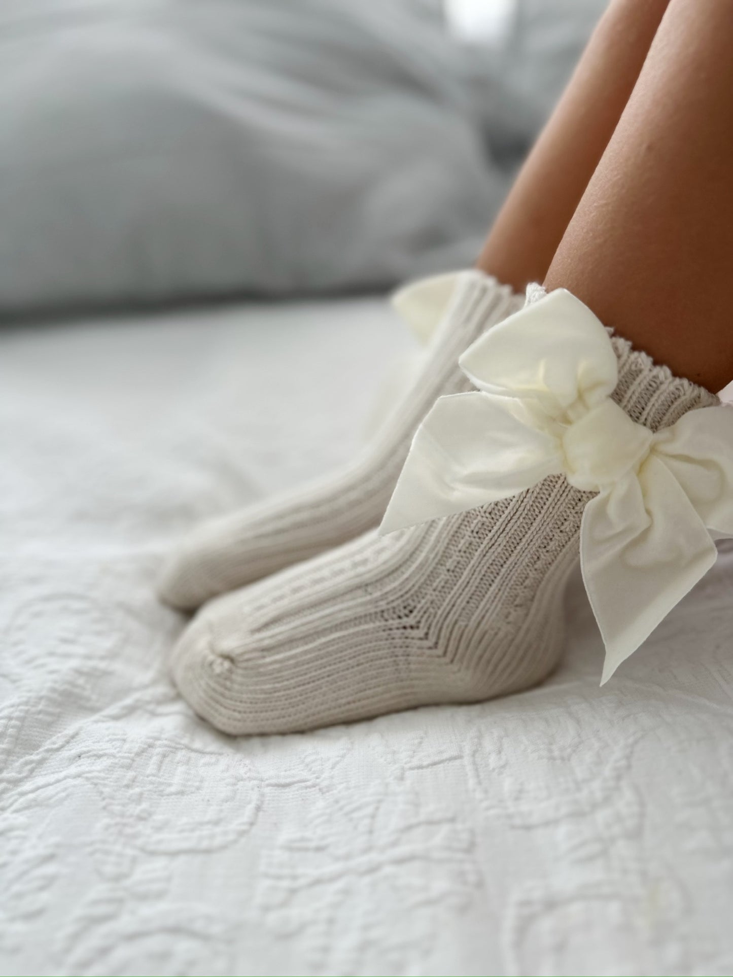 Velvet Bow Socks (Cream)