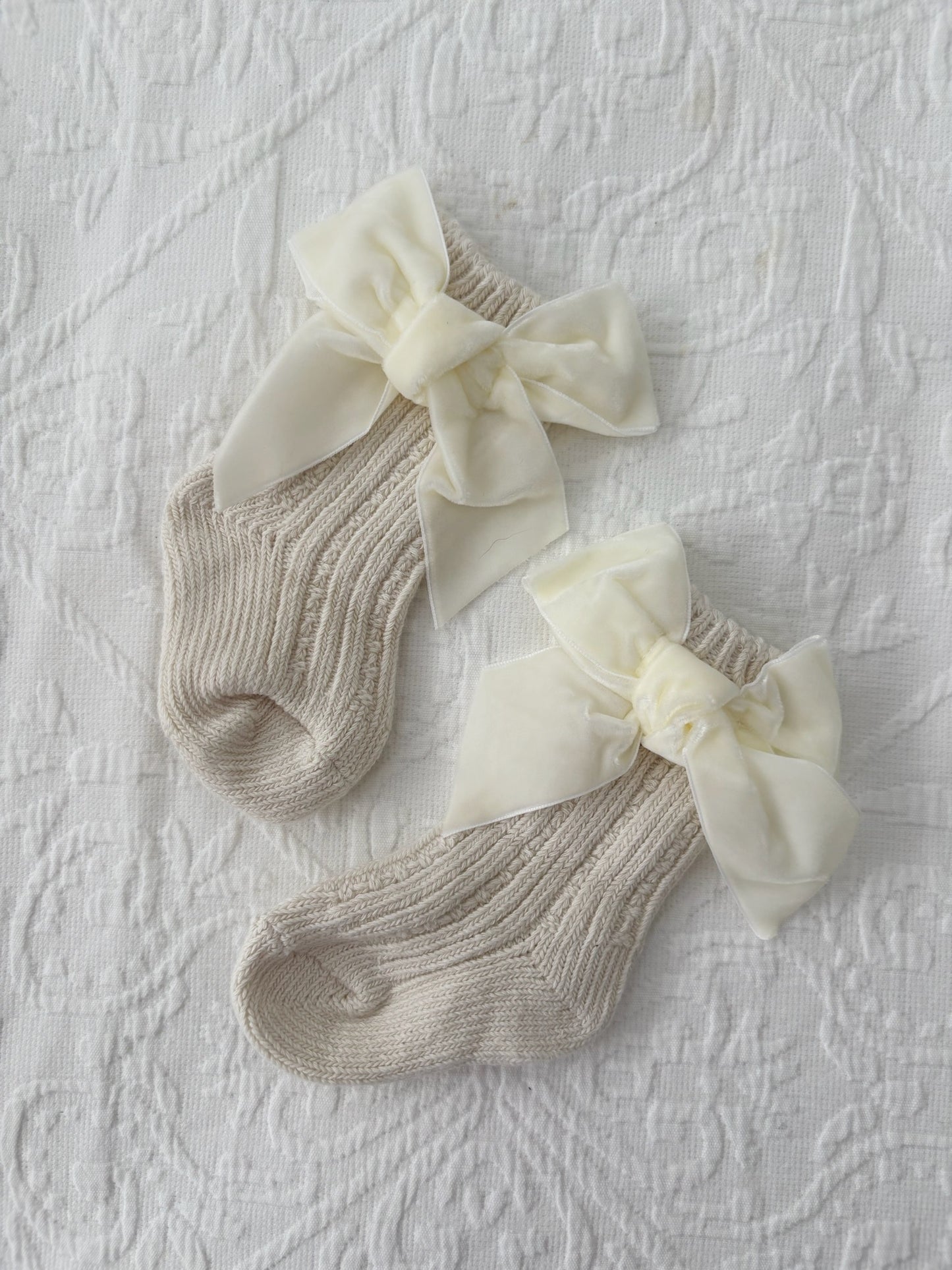 Velvet Bow Socks (Cream)